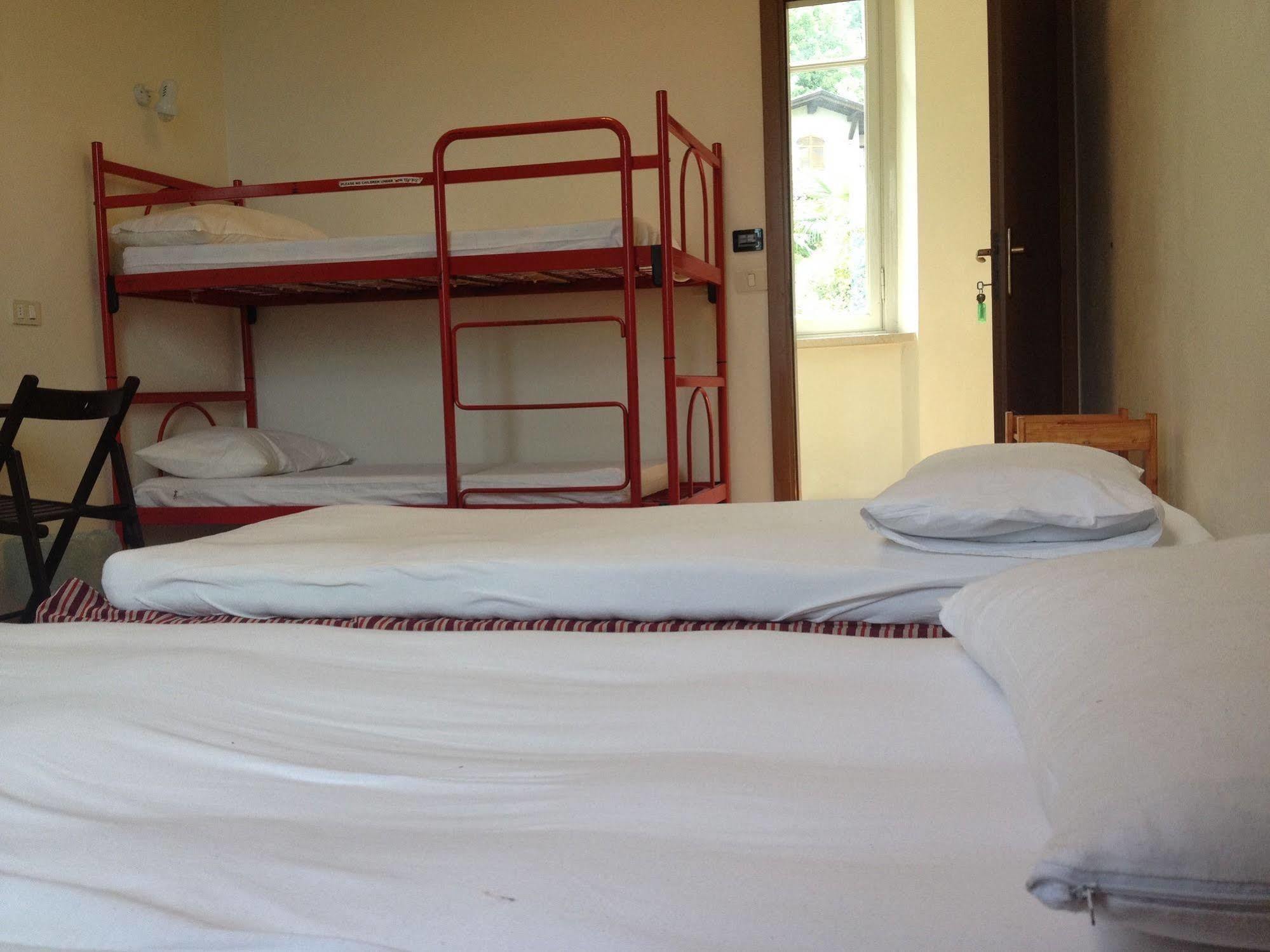Santangela Hostel & Rooms Менаджо Экстерьер фото