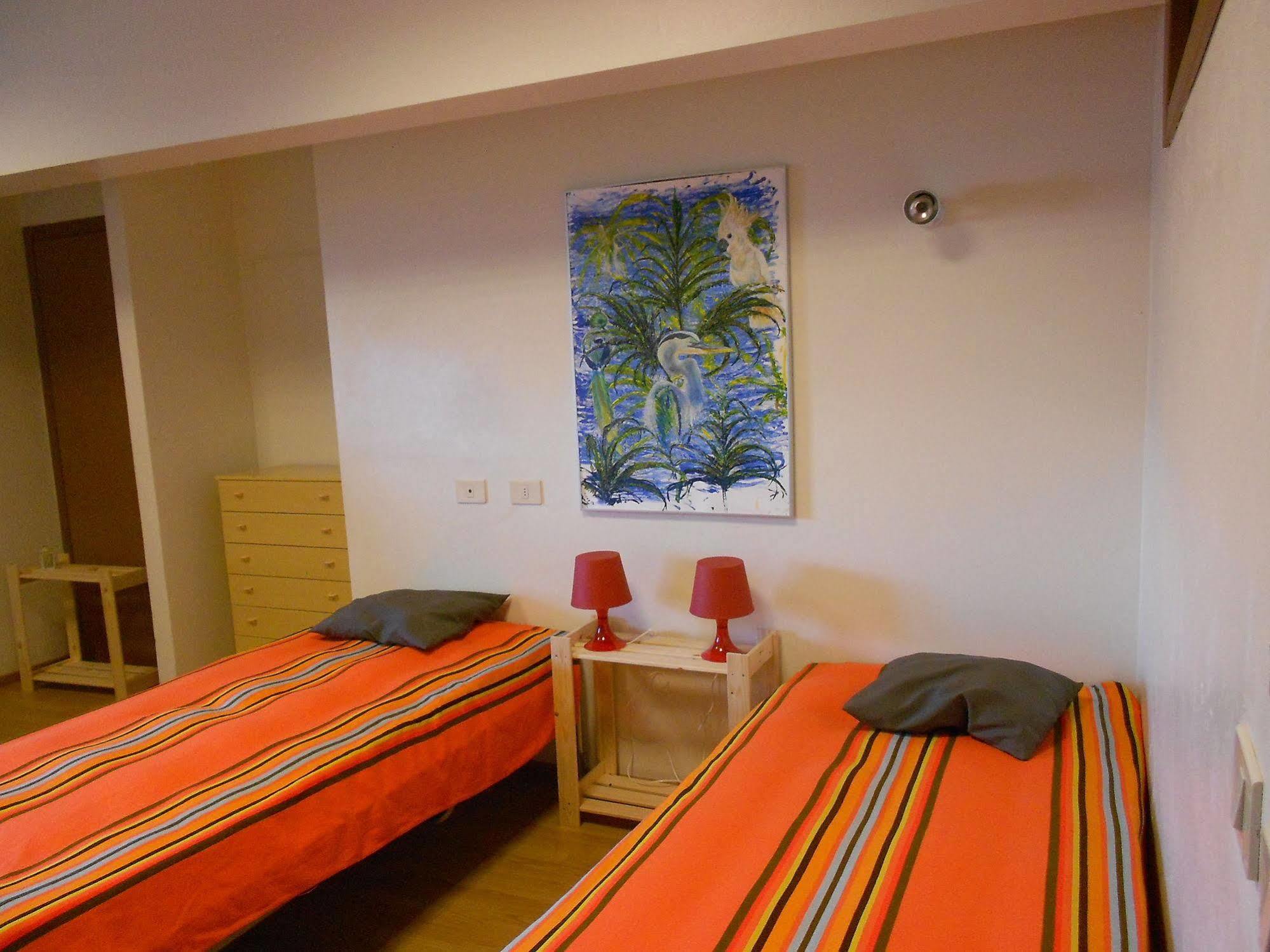 Santangela Hostel & Rooms Менаджо Экстерьер фото