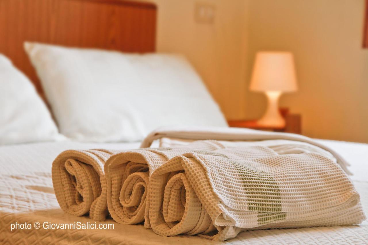 Santangela Hostel & Rooms Менаджо Экстерьер фото